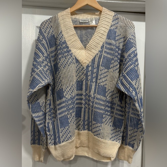 Saks Fifth Avenue V-Neck Sweater in Blue and Cream - Picture 1 of 9